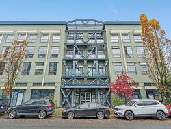 216 237 E 4TH AVENUE  Vancouver, BC V5T 4R4