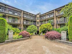 215 9847 MANCHESTER DRIVE  Burnaby, BC V3N 4P4