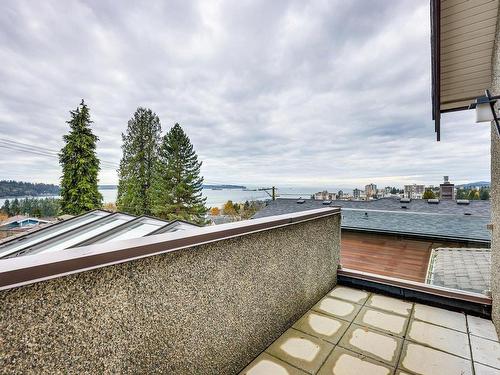 1091 Esquimalt Avenue, West Vancouver, BC 