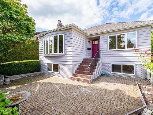 2341 Jefferson Avenue, West Vancouver, BC 