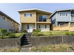 829 Marine Drive SE Vancouver, BC V5X 2V2