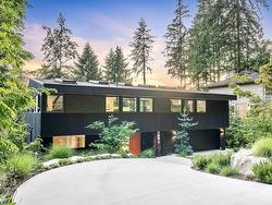 3823 BAYRIDGE AVENUE  West Vancouver, BC V7V 3J3