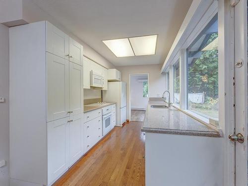 1380 Burnside Road, West Vancouver, BC 