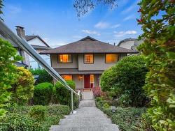 515 TEMPE CRESCENT  North Vancouver, BC V7N 1E7