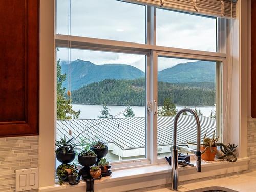 6152 Highmoor Place, Sechelt, BC 