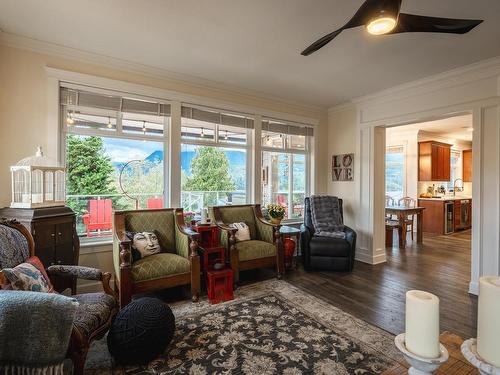 6152 Highmoor Place, Sechelt, BC 