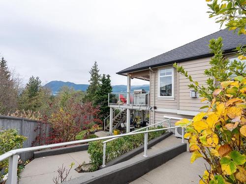 6152 Highmoor Place, Sechelt, BC 