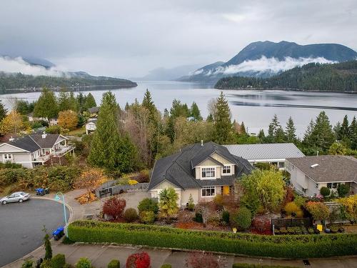 6152 Highmoor Place, Sechelt, BC 