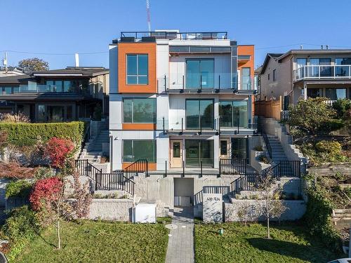 2 432 E 1St Street, North Vancouver, BC 