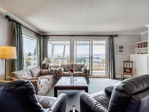 2336 Marine Drive, West Vancouver, BC 