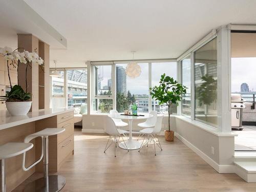 802 33 Smithe Street, Vancouver, BC 