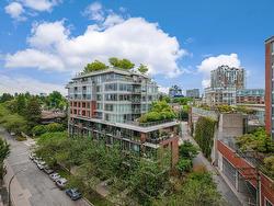 907 251 E 7TH AVENUE  Vancouver, BC V5T 0B9