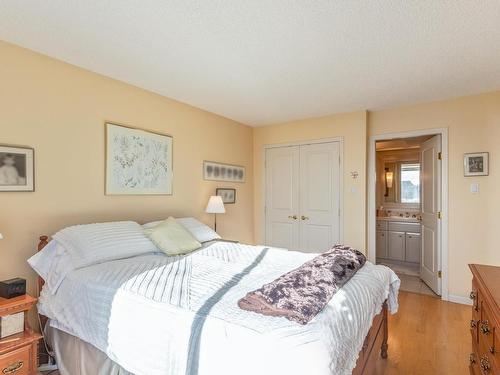 702 1341 Clyde Avenue, West Vancouver, BC 