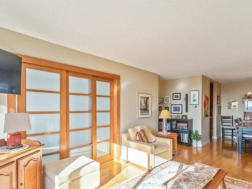 702 1341 Clyde Avenue, West Vancouver, BC 