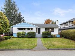 941 KENNEDY AVENUE  North Vancouver, BC V7R 1L4