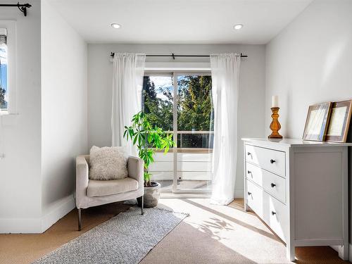 266 W 17Th Street, North Vancouver, BC 