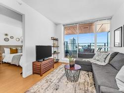 811 1325 ROLSTON STREET  Vancouver, BC V6B 0M2