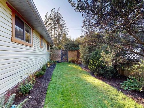 5762 Surf Circle, Sechelt, BC 