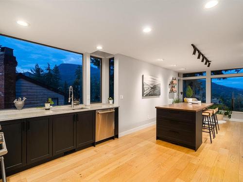 5132 Alderfeild Place, West Vancouver, BC 