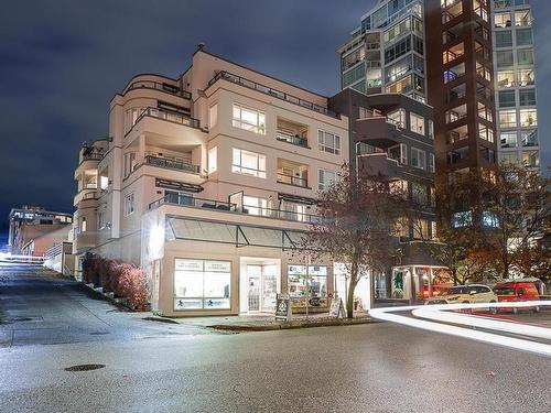 403 118 E 2Nd Street, North Vancouver, BC 