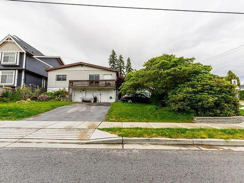 1031 Stewart Avenue, Coquitlam, BC 