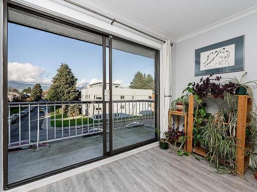 303 2040 Cornwall Avenue, Vancouver, BC 