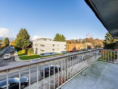 303 2040 Cornwall Avenue, Vancouver, BC 