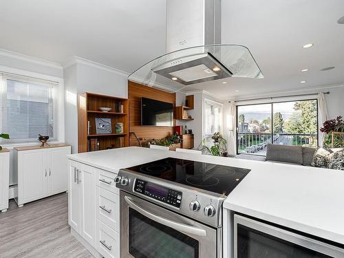 303 2040 Cornwall Avenue, Vancouver, BC 