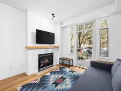 116 2628 YEW STREET  Vancouver, BC V6K 4T4