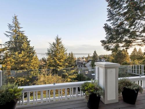 4948 Edendale Lane, West Vancouver, BC 