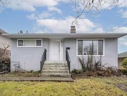 7850 PATTERSON AVENUE  Burnaby, BC V5J 3P5