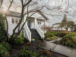 3696 W 2ND AVENUE  Vancouver, BC V6R 1J7