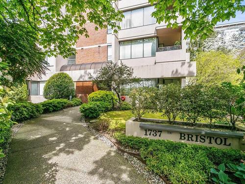 302 1737 Duchess Avenue, West Vancouver, BC 