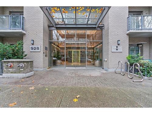 206 928 Richards Street, Vancouver, BC 