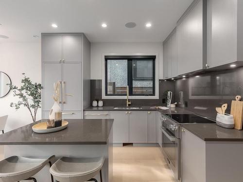 B 3858 W 13Th Avenue, Vancouver, BC 