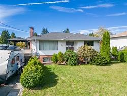 424 DRAYCOTT STREET  Coquitlam, BC V3K 5K2