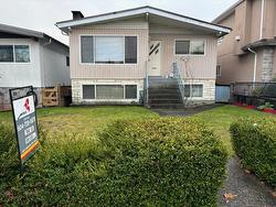 2558 E 42ND AVENUE  Vancouver, BC V5R 2Y1