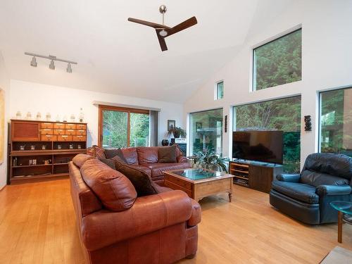 1605 Lockehaven Road, North Vancouver, BC 