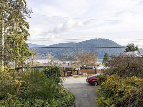 873 Baycrest Drive, North Vancouver, BC 