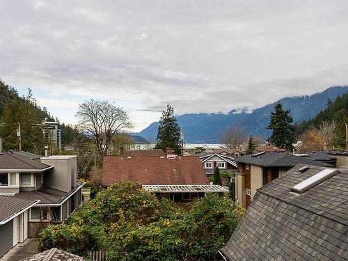 6341 Argyle Avenue, West Vancouver, BC 