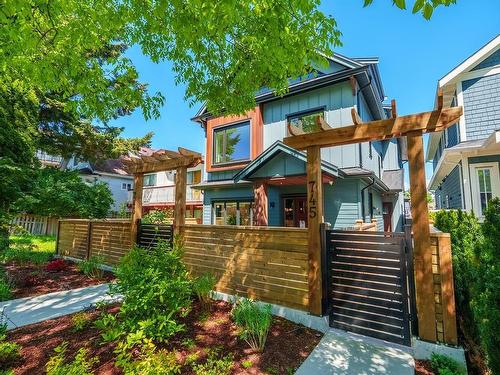 745 E 39Th Avenue, Vancouver, BC 