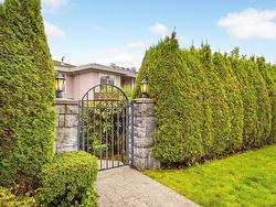 2350 MARINE DRIVE  West Vancouver, BC V7V 1K8