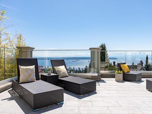 2382 Westhill Drive, West Vancouver, BC 