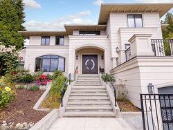 1135 QUEENS AVENUE  West Vancouver, BC V7S 2K3