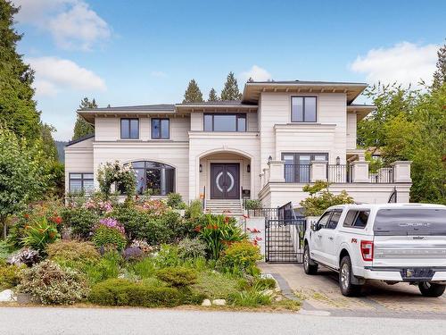 1135 Queens Avenue, West Vancouver, BC 