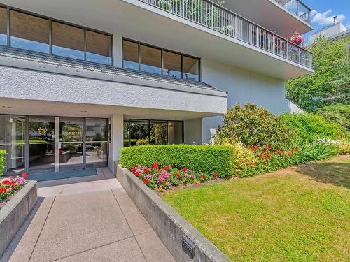 903 1745 Esquimalt Avenue, West Vancouver, BC 