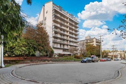 903 1745 Esquimalt Avenue, West Vancouver, BC 