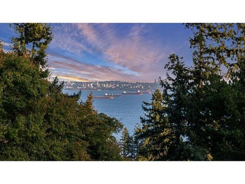 4918 Edendale Lane, West Vancouver, BC 