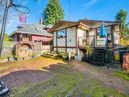 3003 Sunnyhurst Road, North Vancouver, BC 