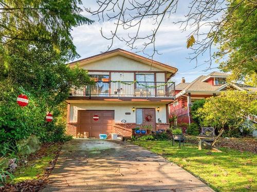 3003 Sunnyhurst Road, North Vancouver, BC 